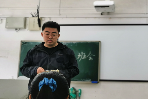 亚洲av